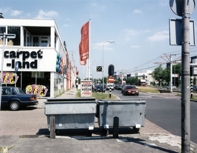 108420 Gezicht op de Europalaan te Utrecht, vanaf de hoek met de Hollantlaan (meubelboulevard).